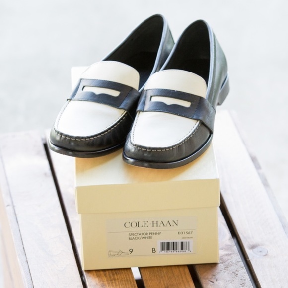 Classic Women's Cole Haan Spectator Penny B/W - Picture 11 of 17